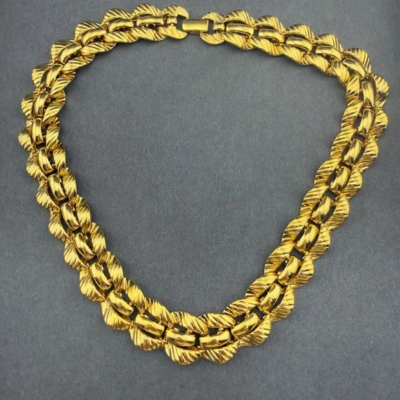 Monet Vintage Gold Tone Chunky Ribbed Link Statement Choker Necklace Retro 80s - Picture 1 of 9